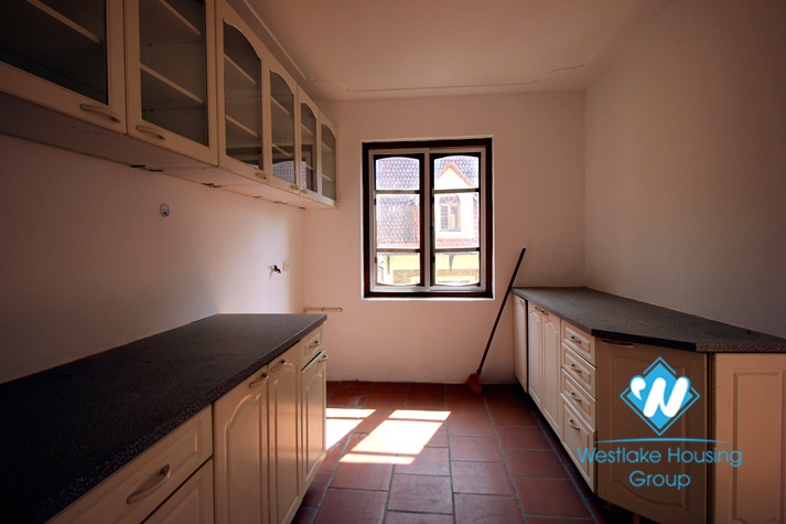 Big yard, swiming pool and five bedrooms house for rent in Tay Ho district, Ha Noi.